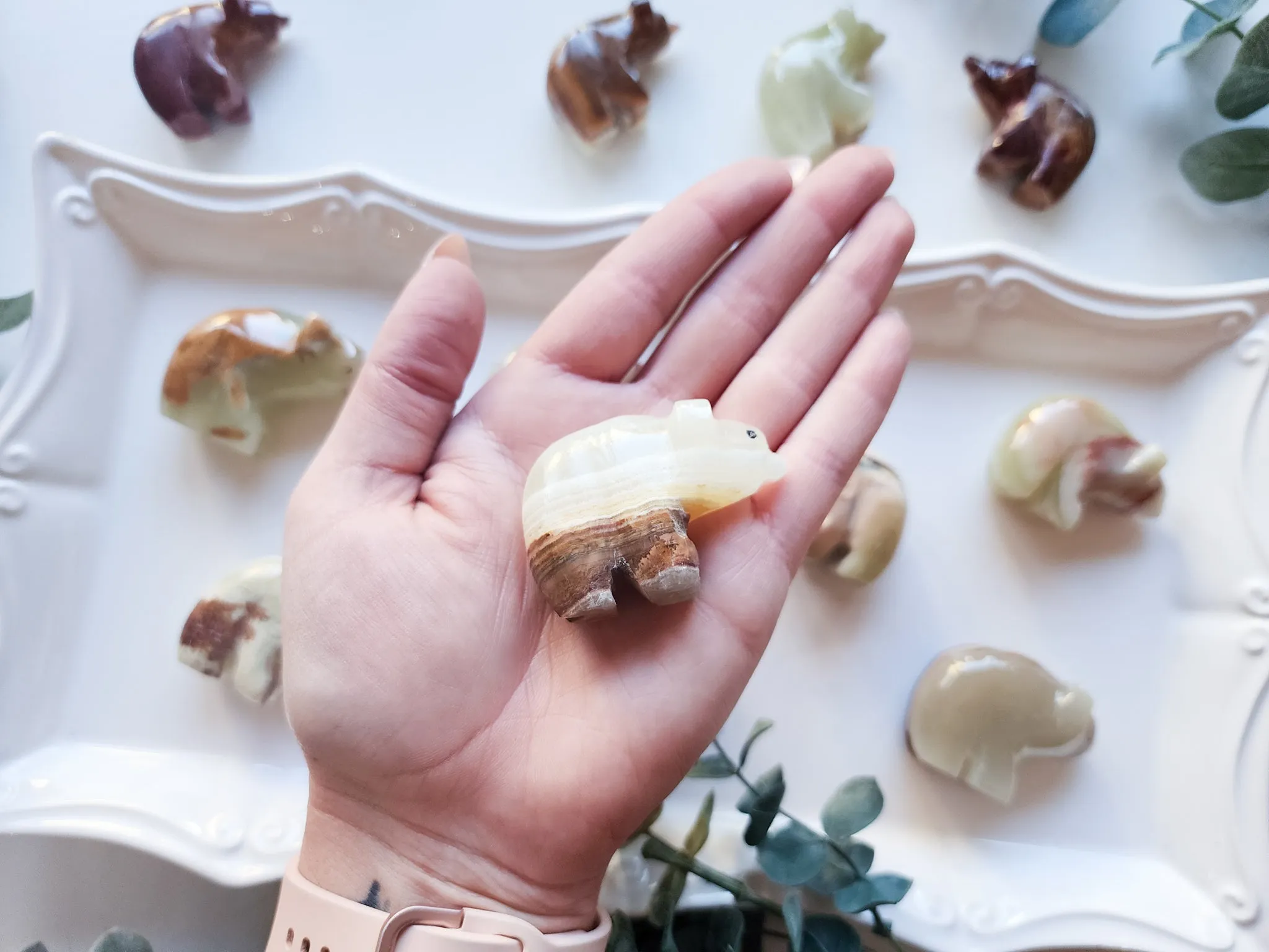 Banded Onyx Bear Carving || Small