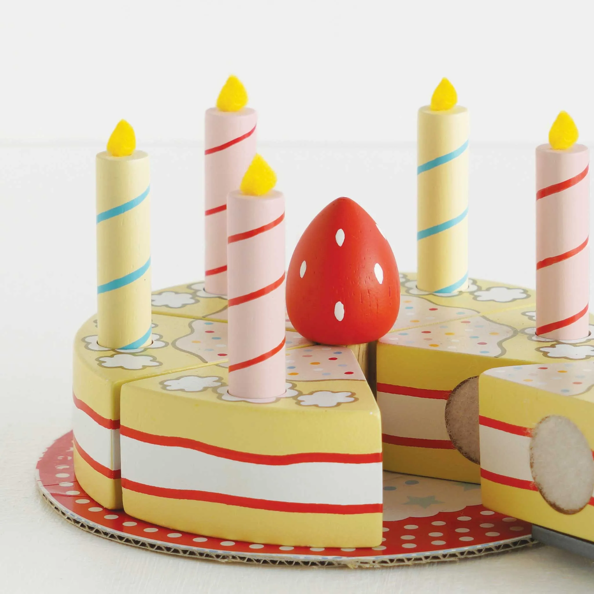 Sliceable Birthday Cake & Candles