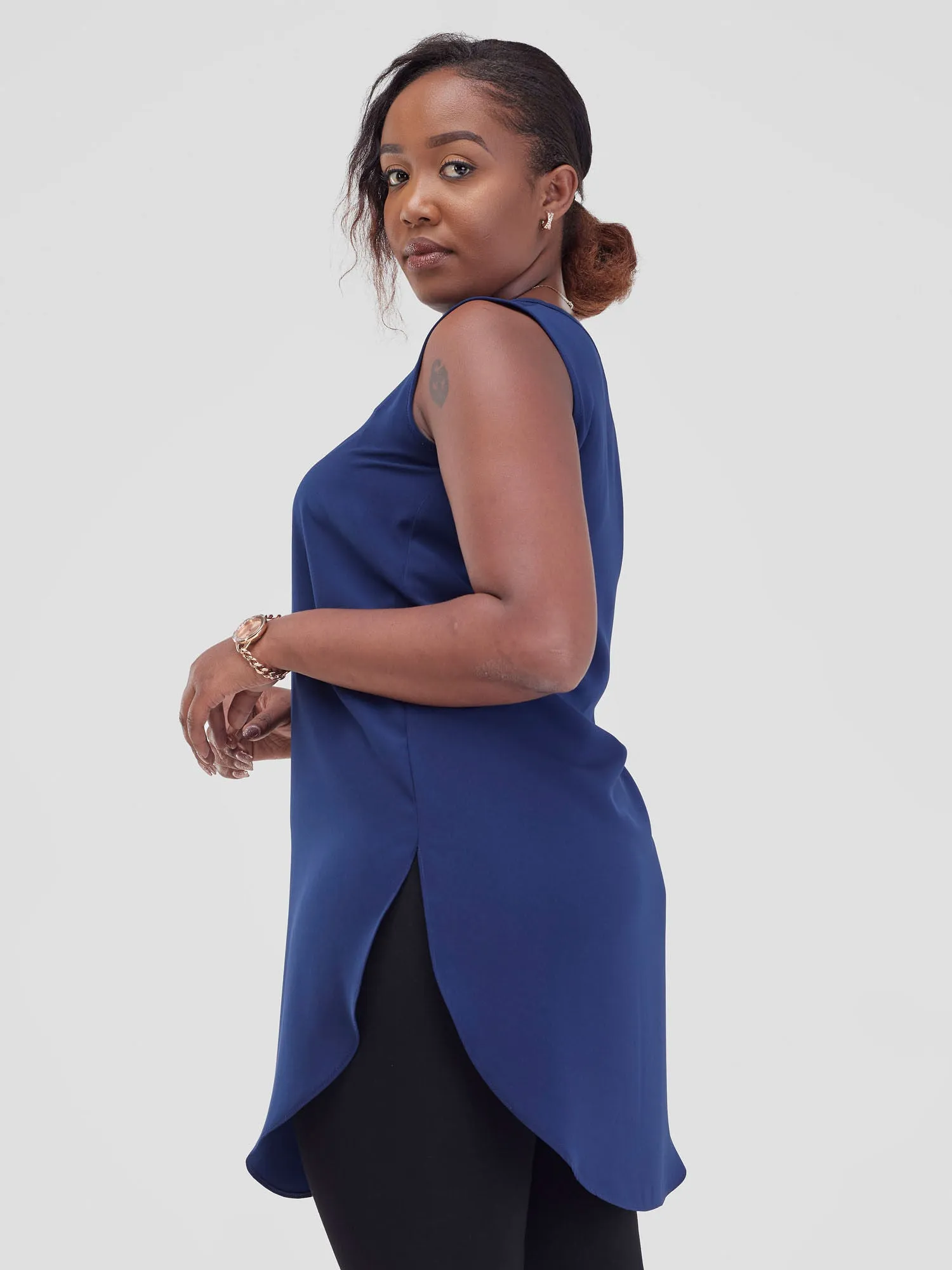 Vivo Tsavo Sleeveless Scalloped Hem Dress Top - Navy